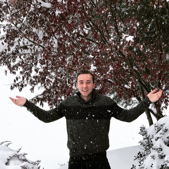 Meet your Posher, Devin - Picture 4 of 5